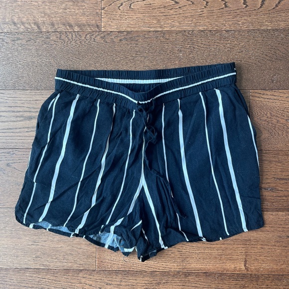 Vero Moda Shorts - Picture 1 of 2